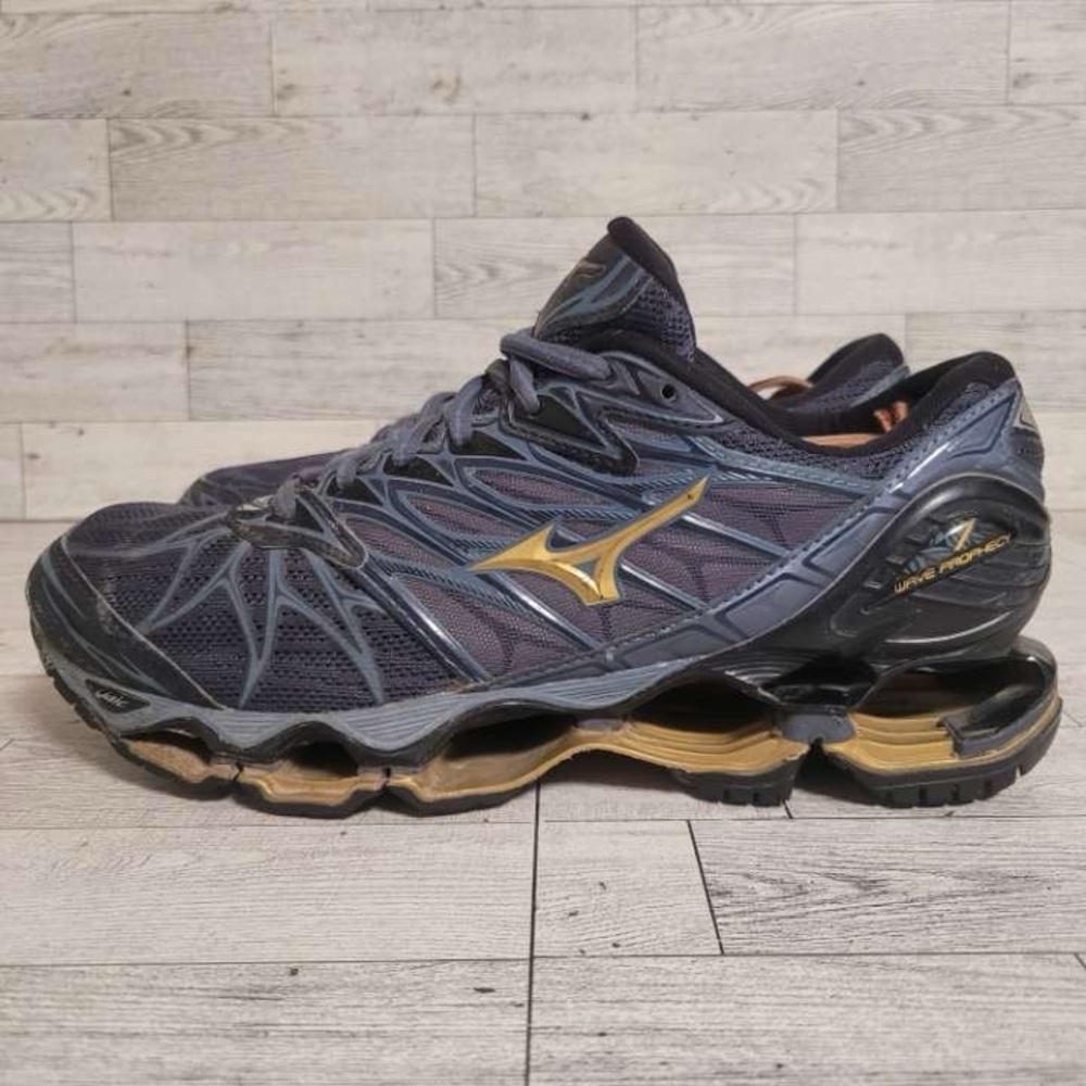 Men's Mizuno Wave Prophecy 7 Grey Gold Athletic Running Sneakers Size 7